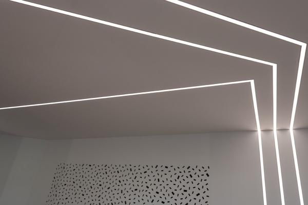 moderne Innenbeleuchtung ohne sichtbare Dioden